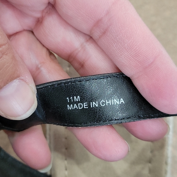 St. John's Bay Black Cut Out Wedge Sandals!!! - Picture 9 of 10